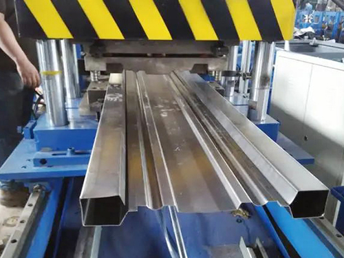 全自动汽车厢板设备