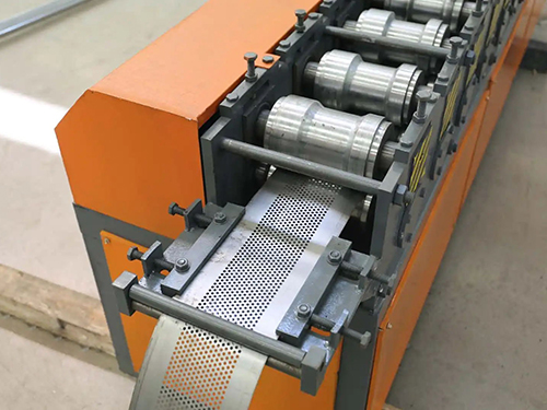 自动铝合金卷帘门成型机